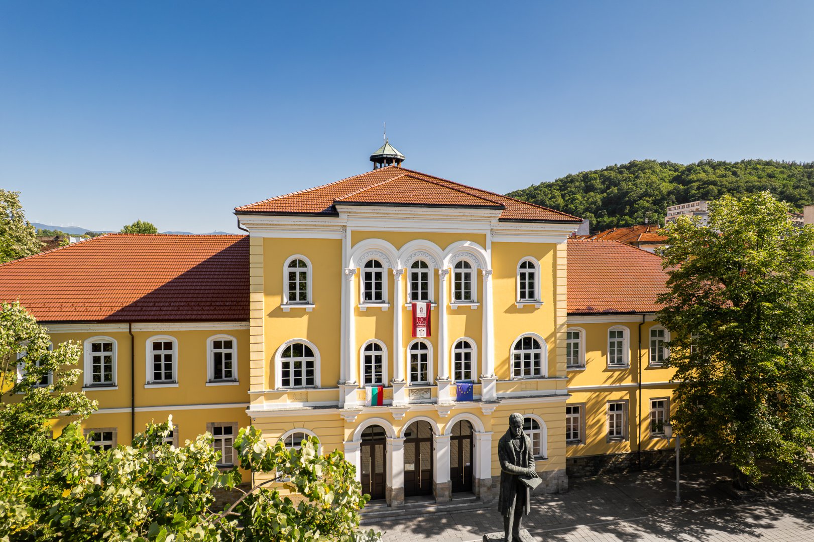 Национална Априловска гимназия — гр. Габрово, ул. „Априловска“ №15