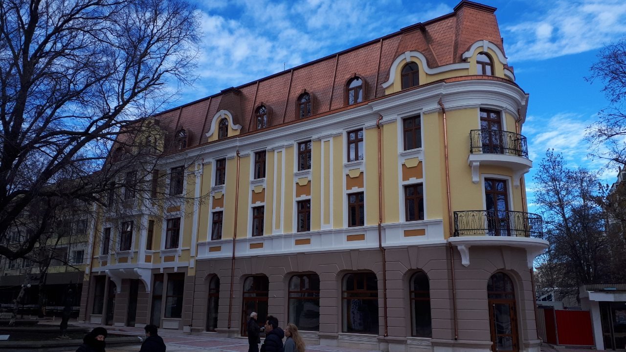 Сграда за жилище и обществено обслужване — гр. Добрич, ул. „България“ №2