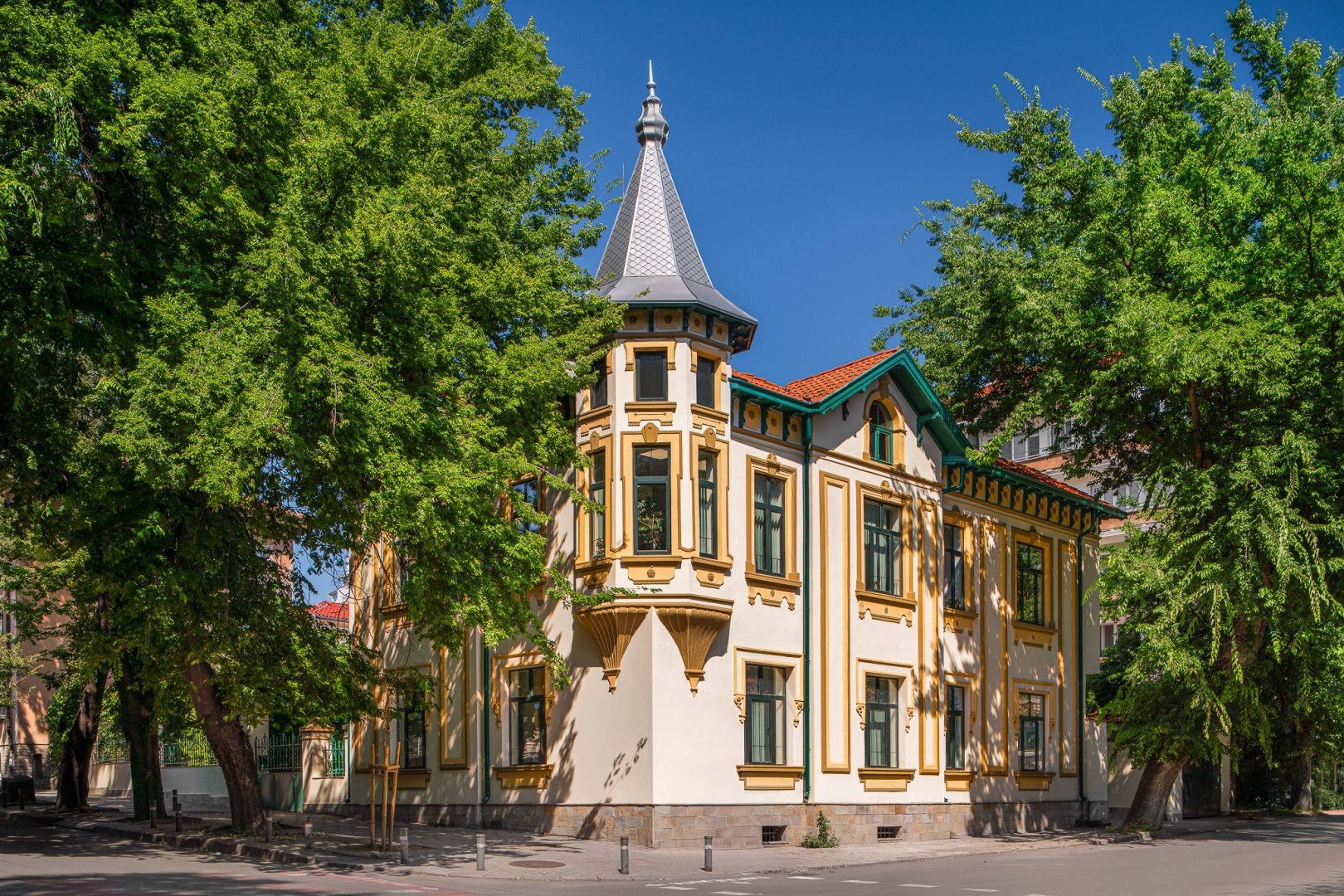 Административна сграда на „Топливо“ АД — Стара Загора, бул. „Ген. Столетов“ №119