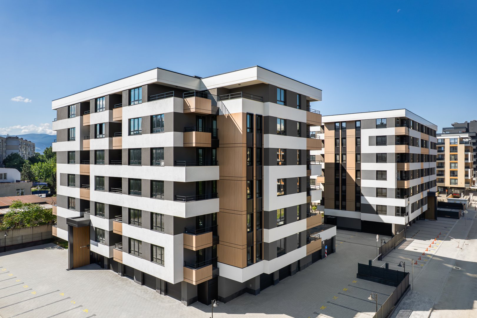 Жилищна сграда “Алвера“ се намира в гр. Пловдив на бул. “Пещерско шосе“ №88.