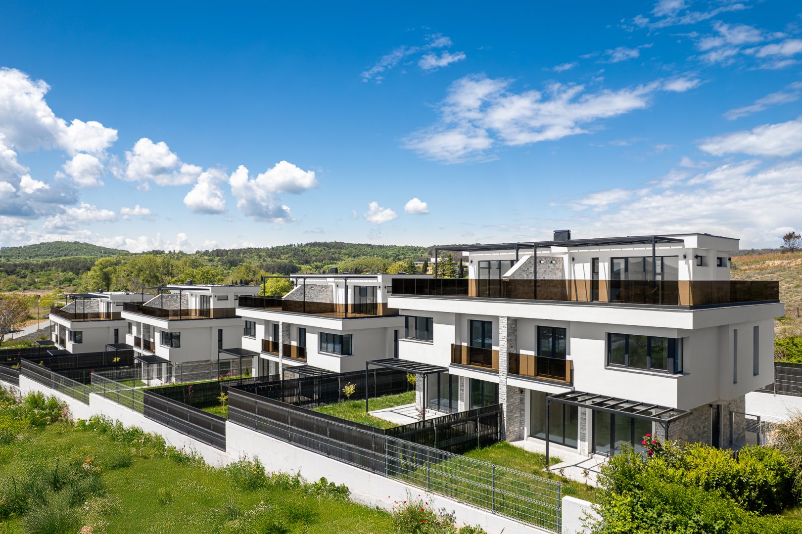 “Олеандър Вилас“ се намират в гр. Созопол