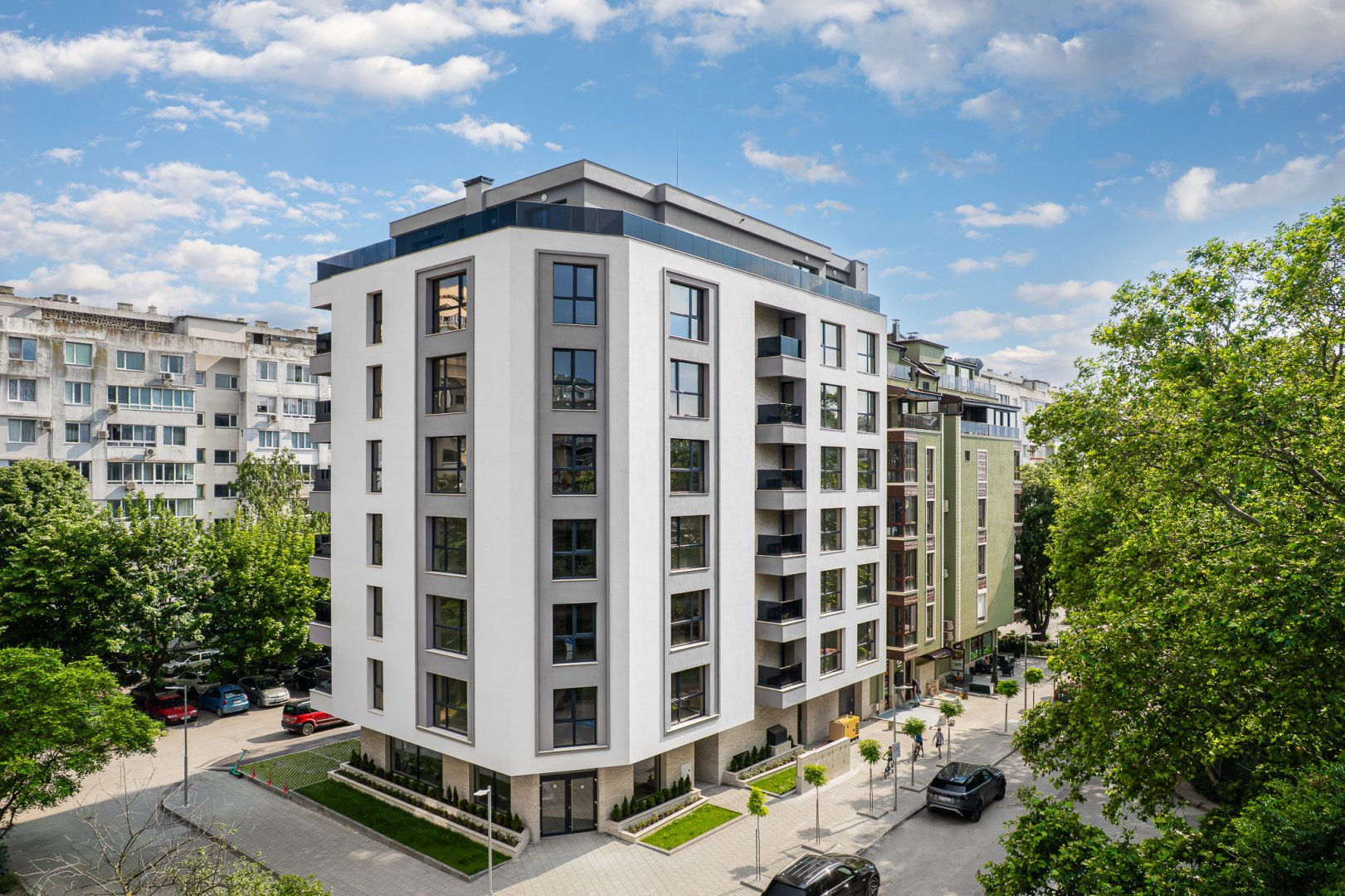 Жилищна сграда “Чайка“ се намира в гр. Варна, кв. “Чайка“ - до блок 62.