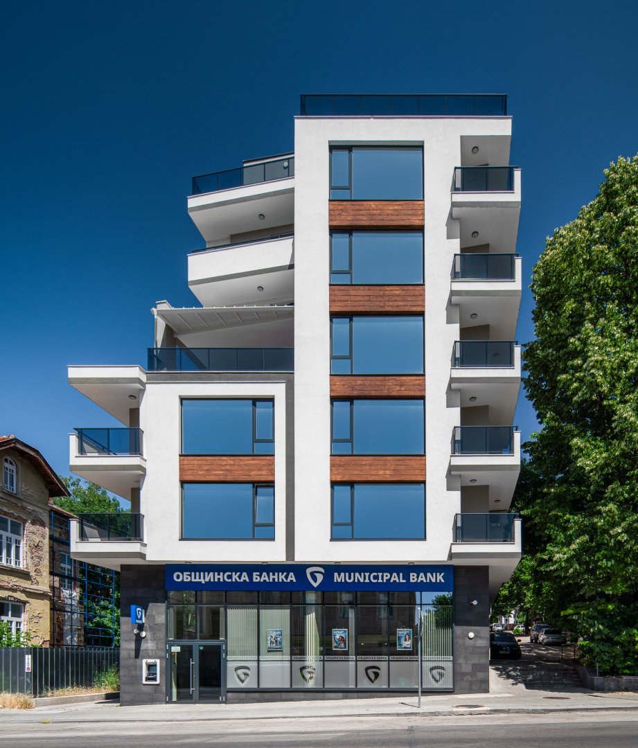 Жилищна сграда “Средна гора“ се намира в гр. Плевен на ул. “Средна гора“ №1.