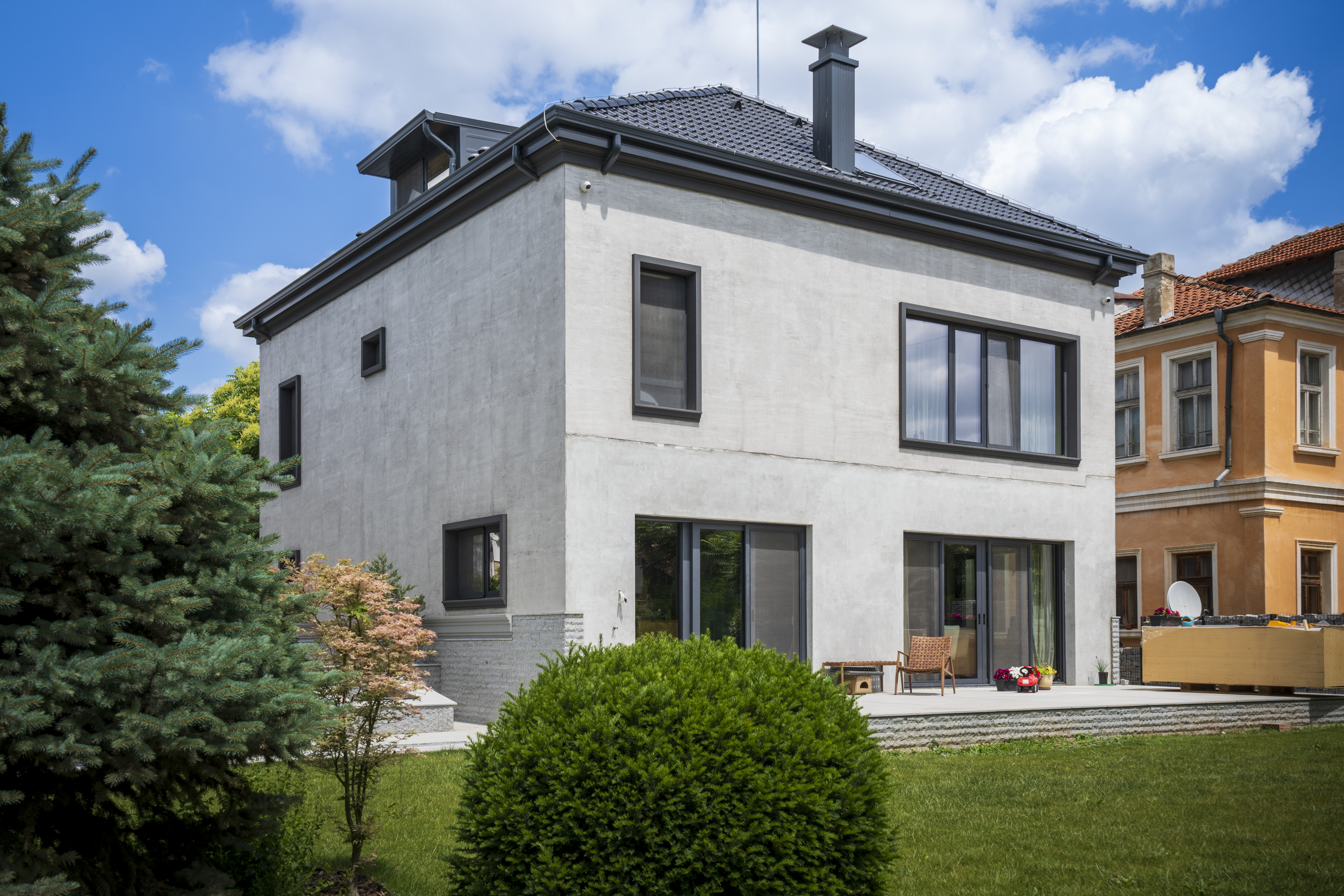 Еднофамилна жилищна сграда - Паисий Хилендарски 4