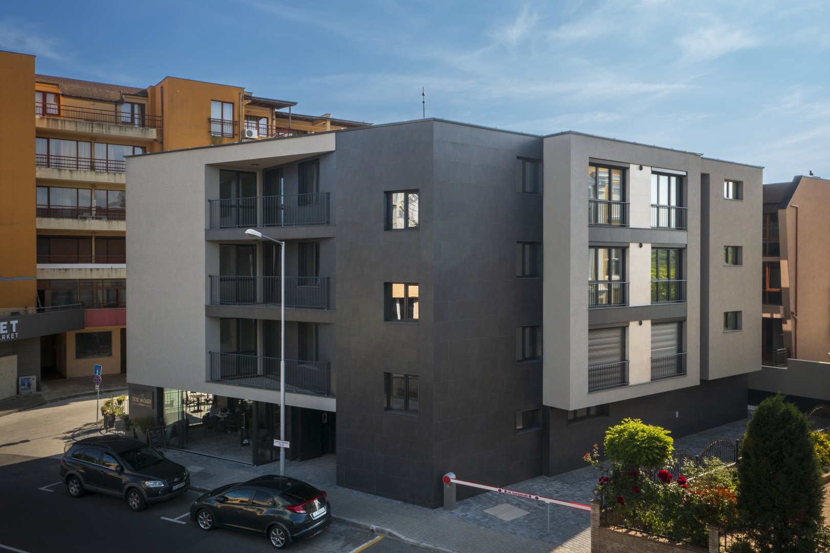 Жилищна сграда Аква ж.к. „Младост“ №85, гр. Несебър, община Несебър, област Бургас