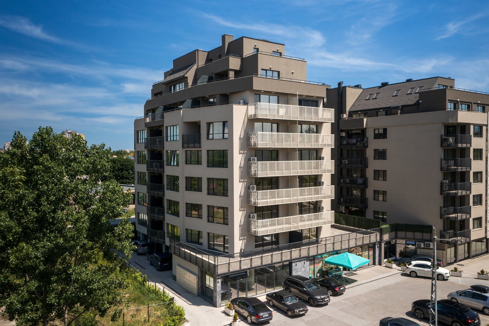 Жилищна сграда „Атинвестмънт“ - гр. Пловдив, бул. "Източен"