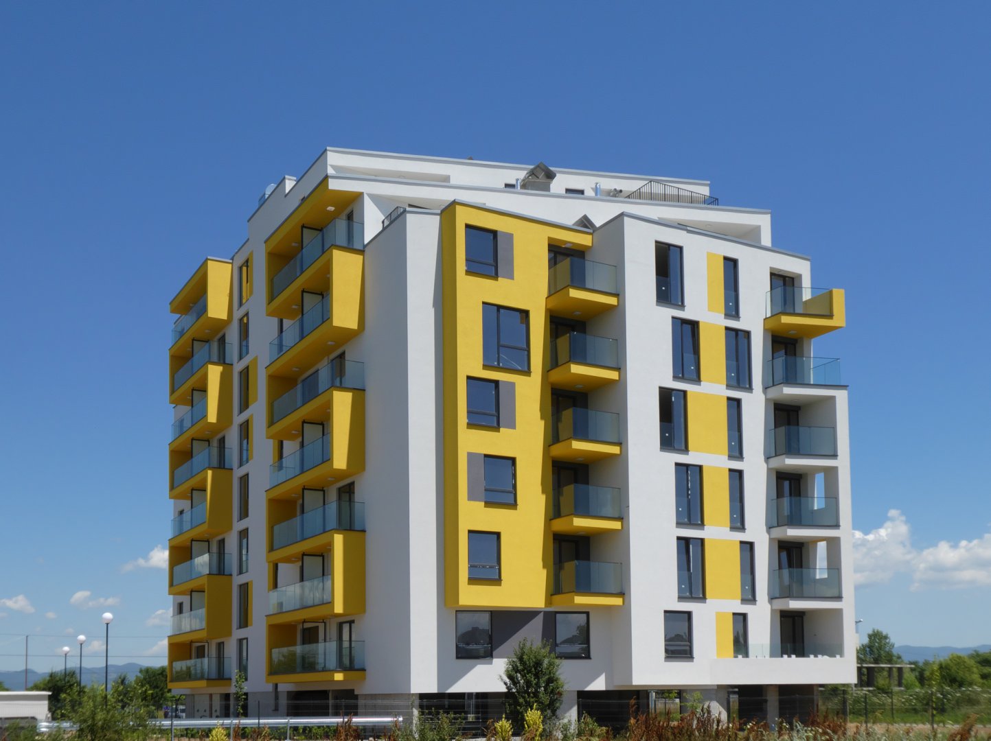 Високоетажна жилищна сграда с гаражи