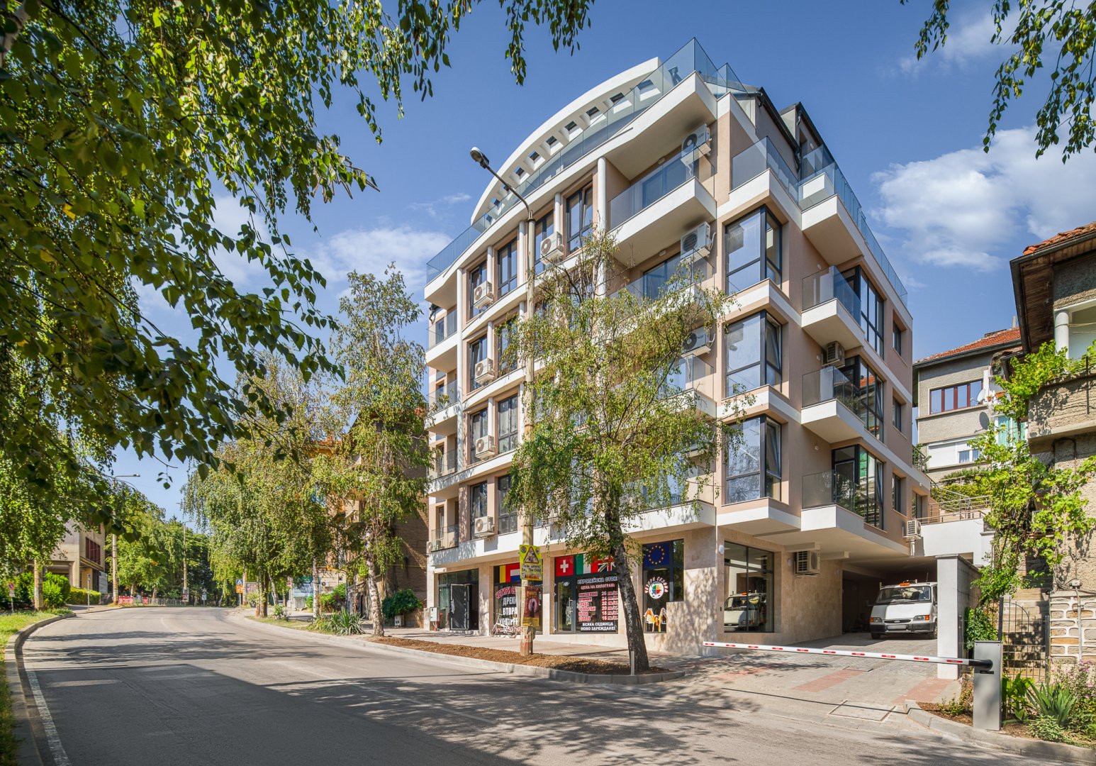 Многофамилна жилищна сграда в гр. Велико Търново