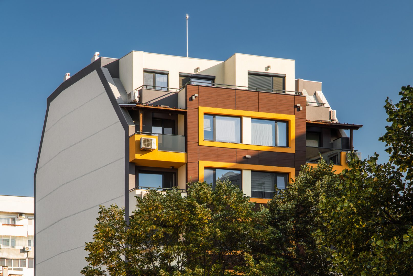 Жилищна сграда Петрова нива