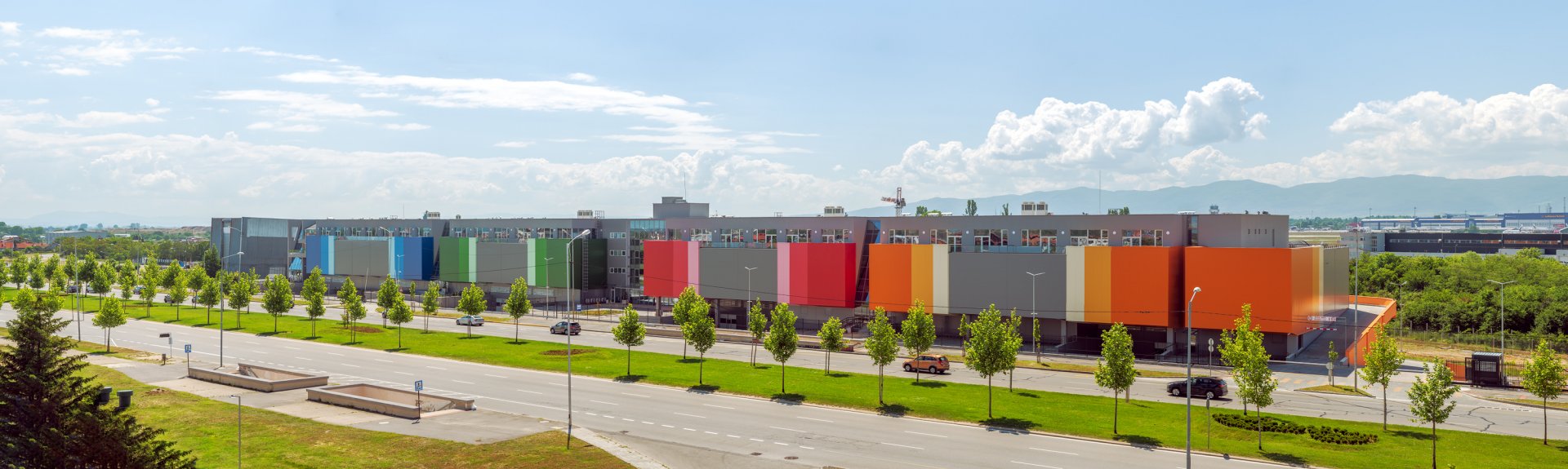 Логистичен и офис център Ботевградско