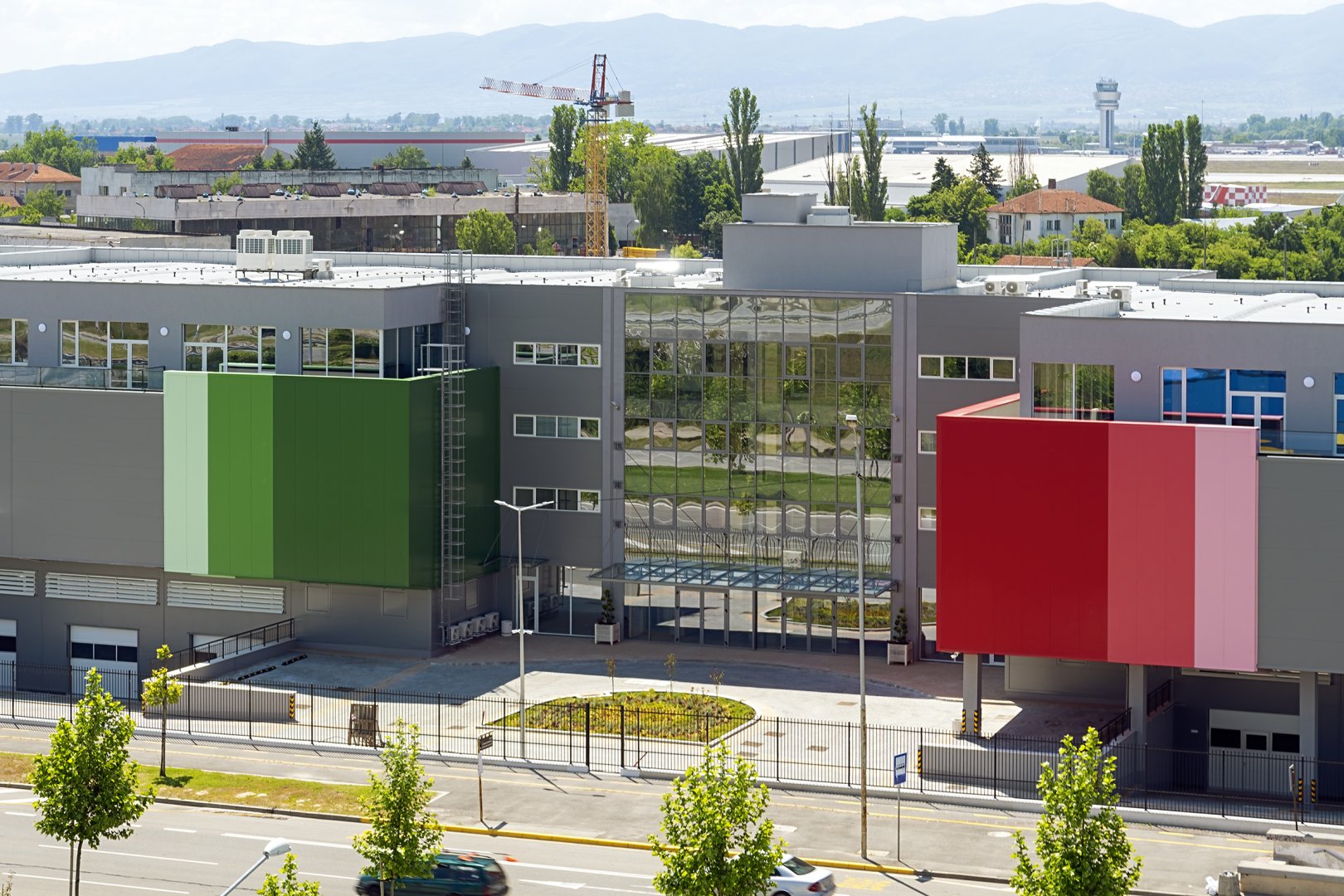 Логистичен и офис център Ботевградско