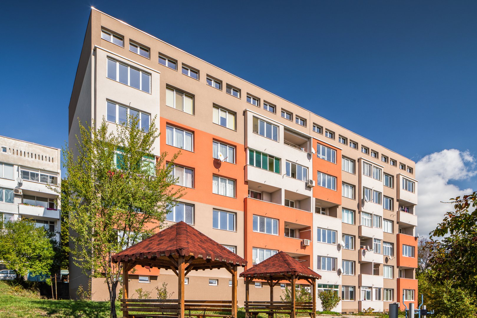 Многофамилна жилищна сграда